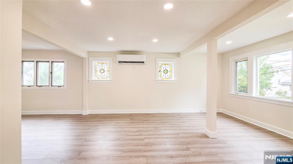 564 Maple Avenue - Photo 5