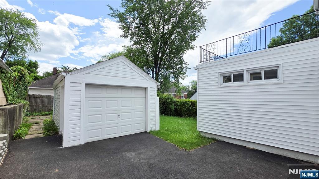 1 Car detached garage