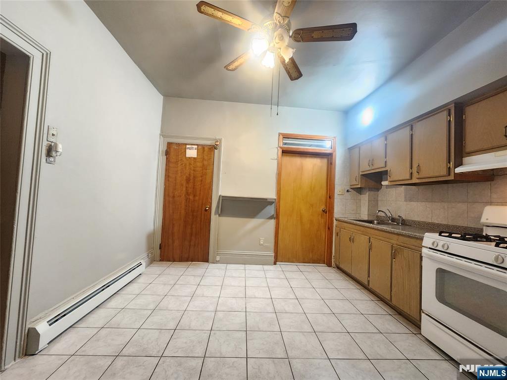 Eat-in-Kitchen