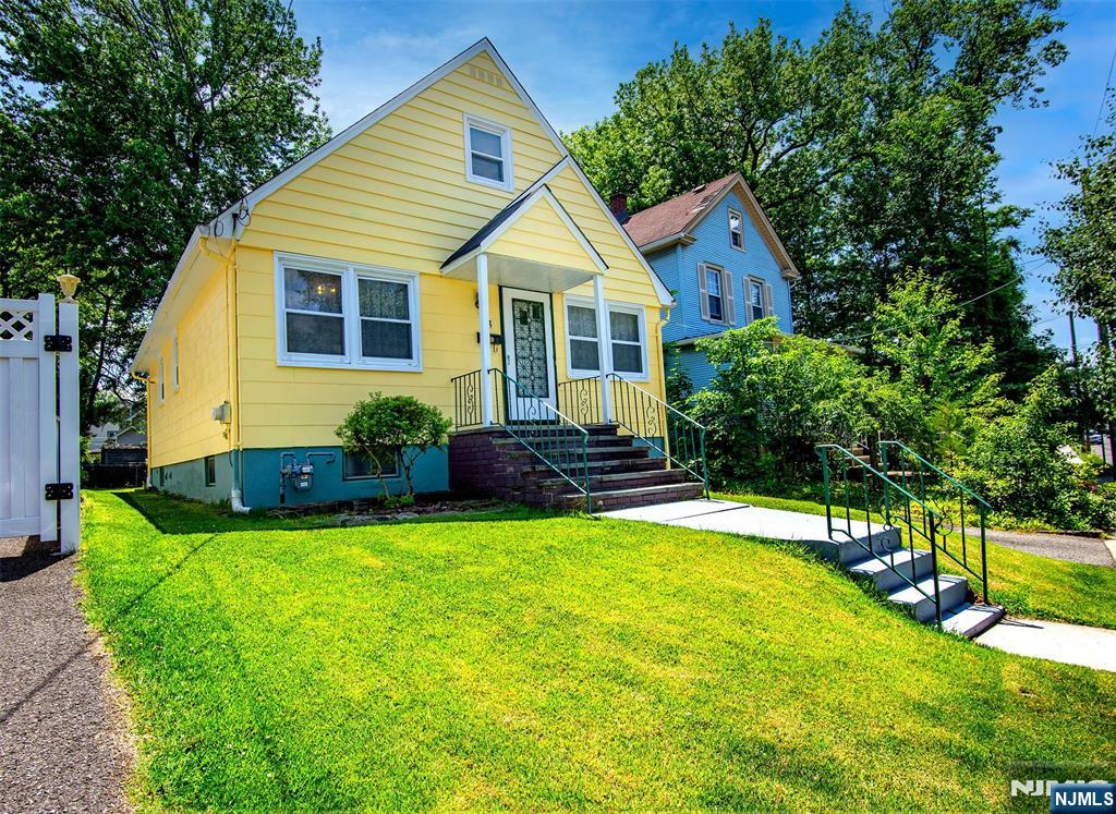 53 Sunnyside Ave, Dumont, NJ 07628