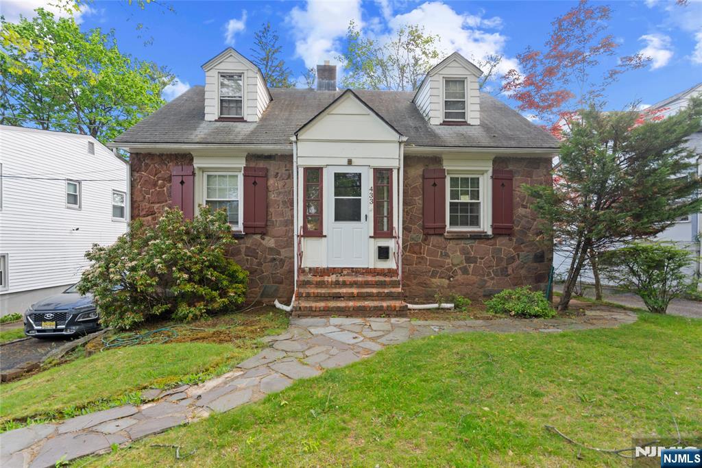 433 Mount Pleasant Avenue - Photo 1