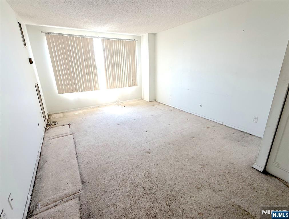 555 North Ave #7K, Fort Lee, NJ 07024