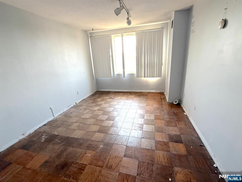 555 North Avenue 7K - Photo 5