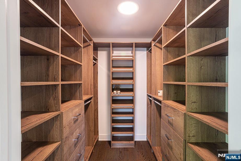 SPACIOUS CLOSETS