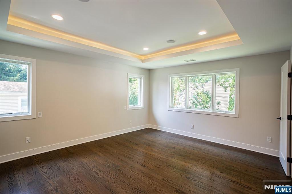 5 BEDROOMS