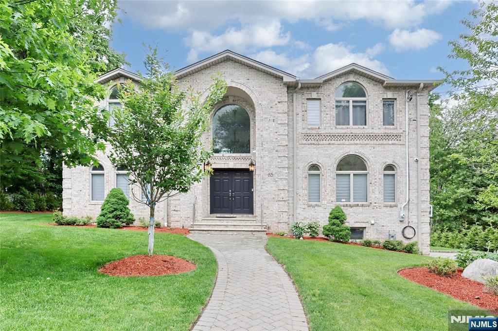 65 Ross Avenue - Photo 1