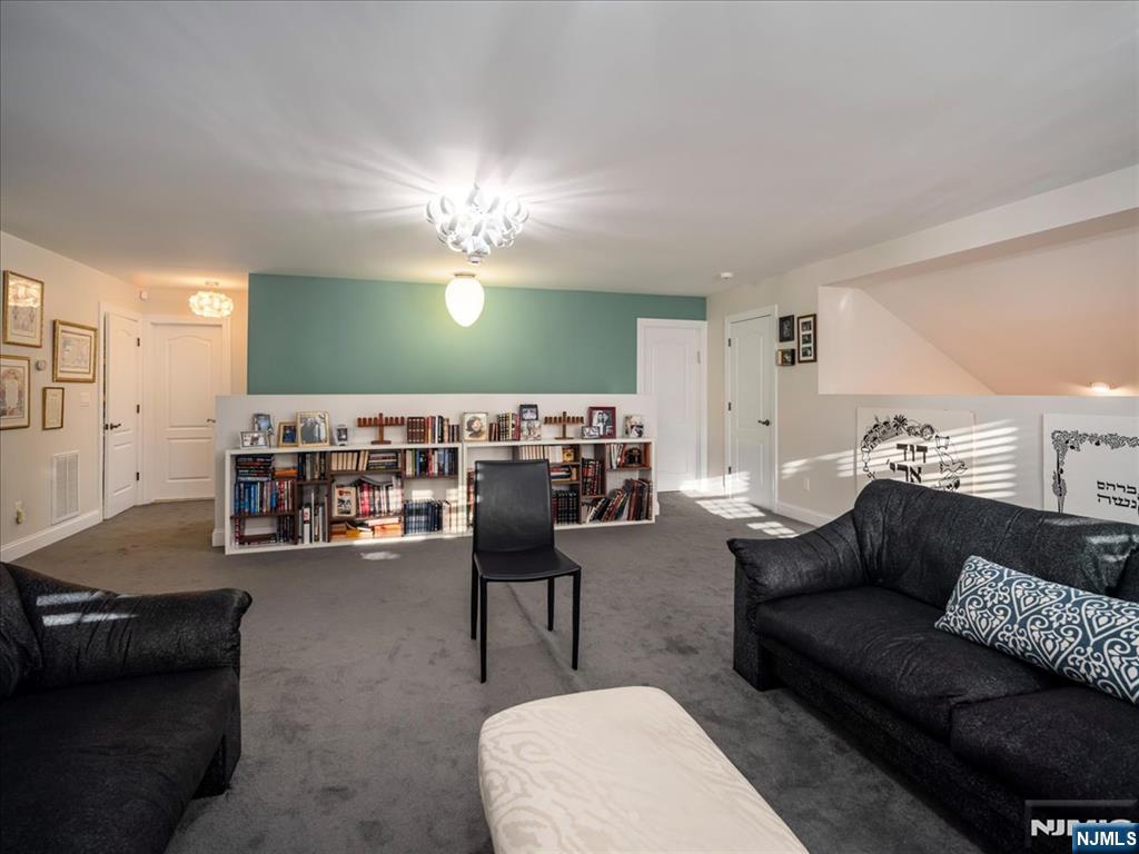 6 Westminster Way — photo 28