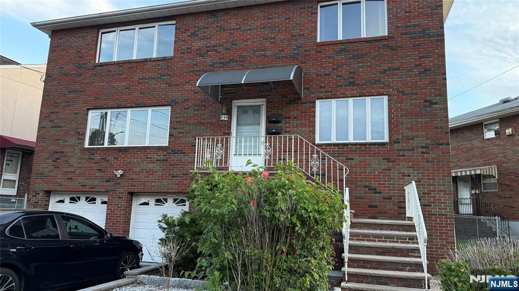844 Elizabeth Street 2 - Photo 2