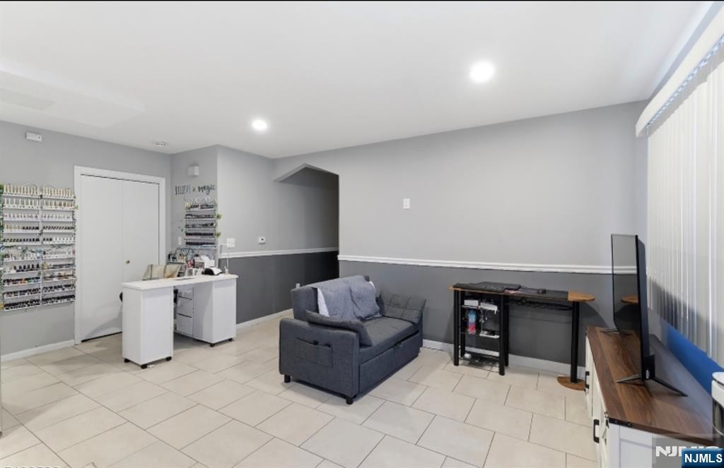 433 Chase Ground Floor - Photo 3