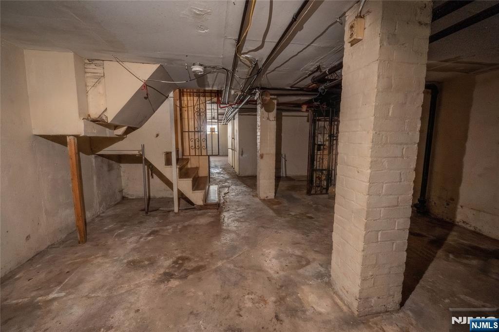 352 7th Street