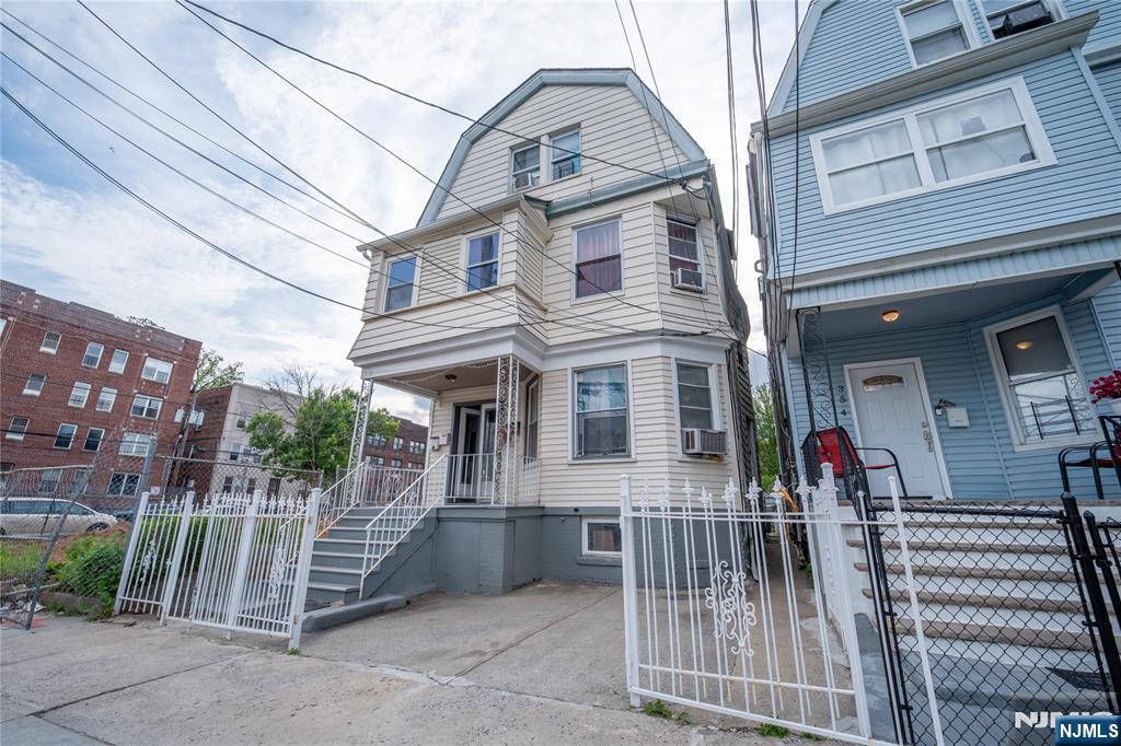 352 7th Street