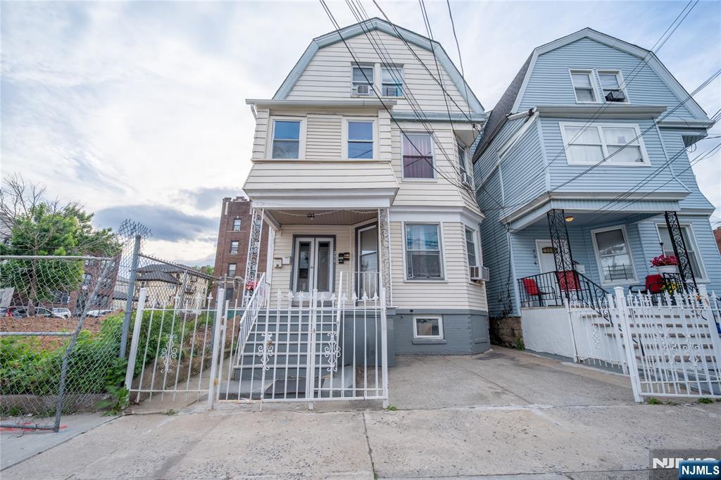 352 7th Street