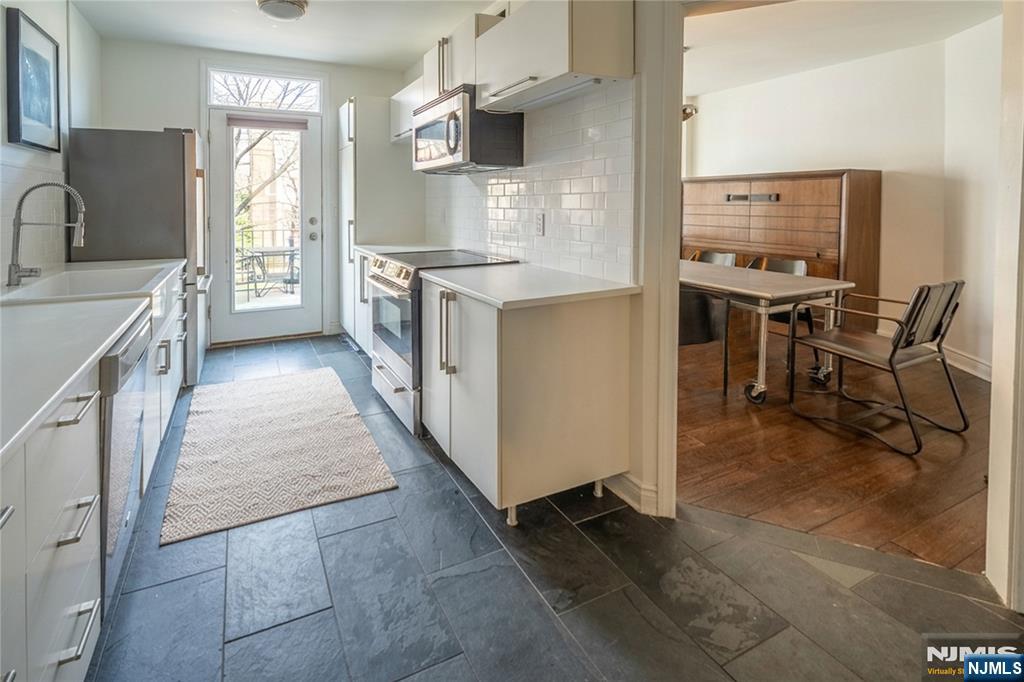 130 Kensington Drive — photo 13