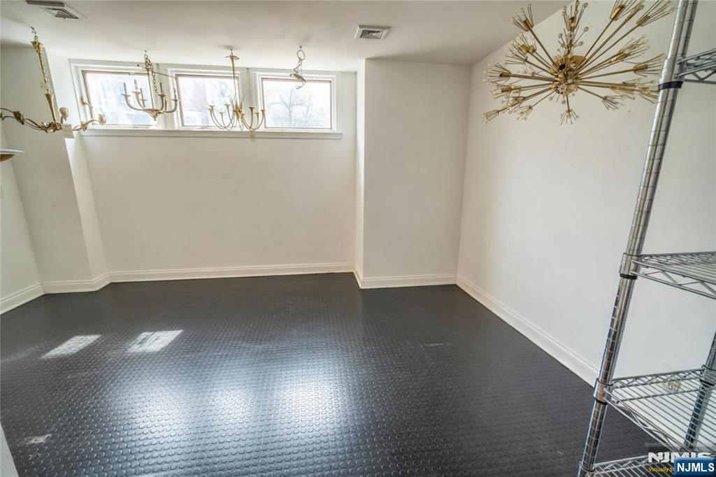 130 Kensington Drive — photo 31