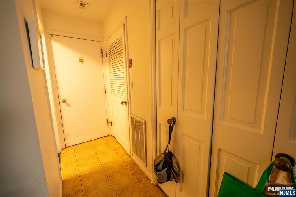130 Kensington Drive — photo 36