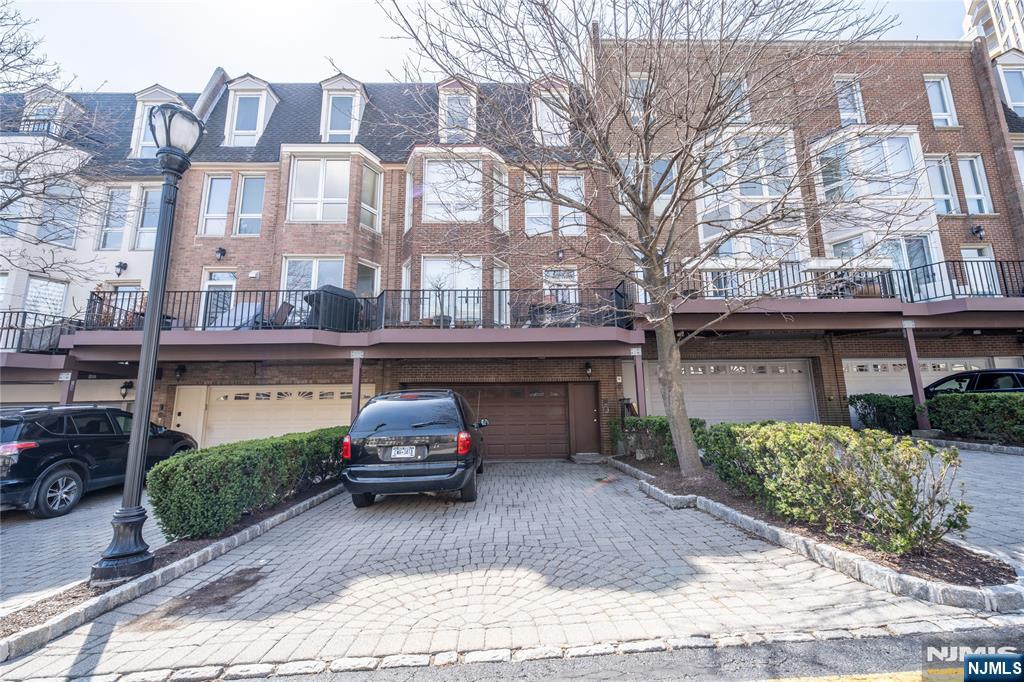 130 Kensington Drive, Fort Lee, NJ 07024 Listing Photo  41