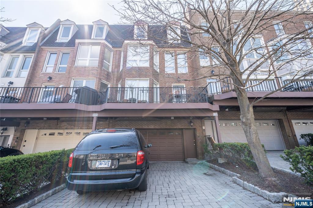 130 Kensington Drive — photo 43
