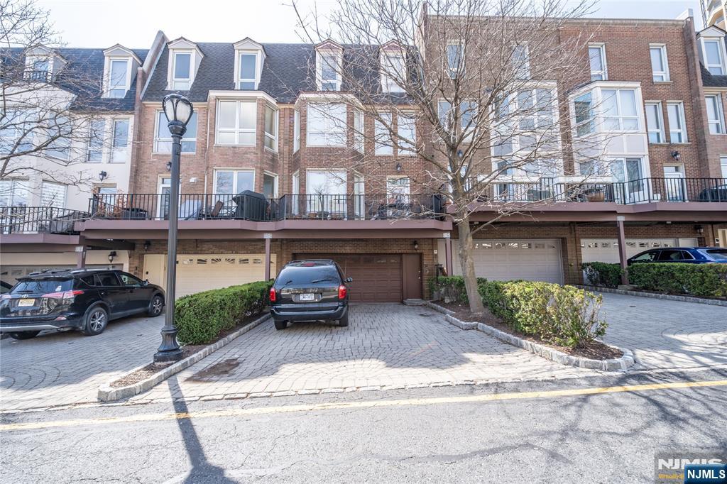 130 Kensington Drive — photo 45