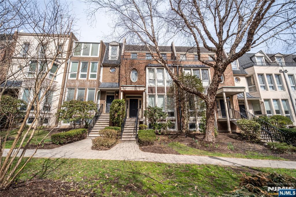 130 Kensington Drive — photo 6