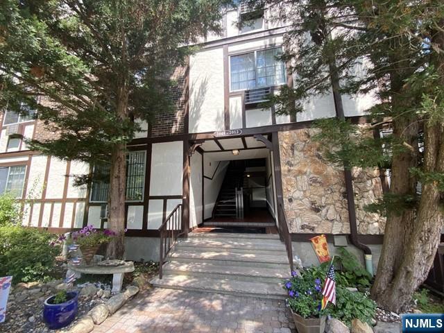2002 Hawthorne Lane - Photo 1