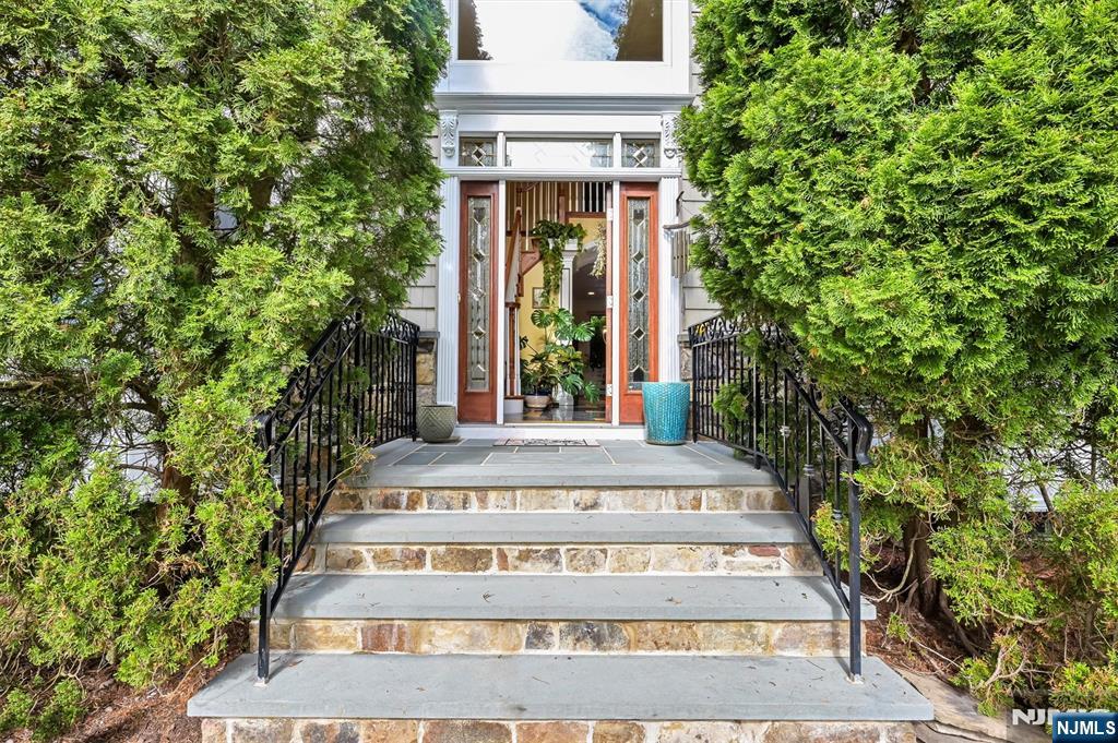 111 Magnolia Avenue - Photo 2