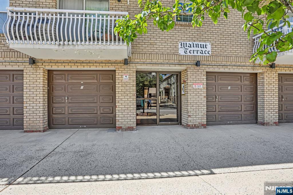 272-276 Walnut 6D - Photo 1