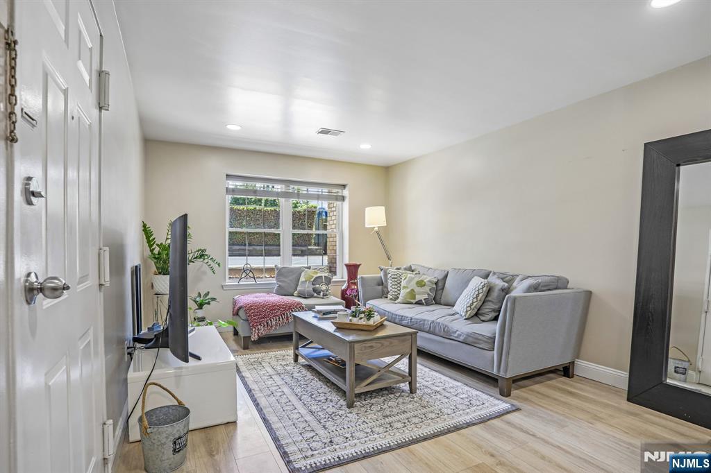 272-276 Walnut 6D - Photo 5