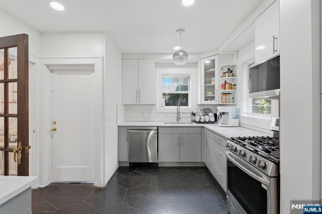 285 Hudson Avenue