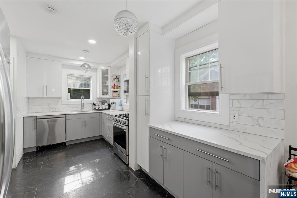 285 Hudson Avenue