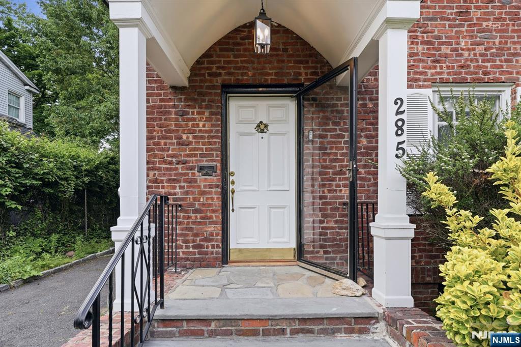 285 Hudson Ave, Englewood, NJ 07631