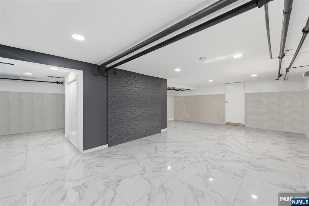 285 Hudson Avenue