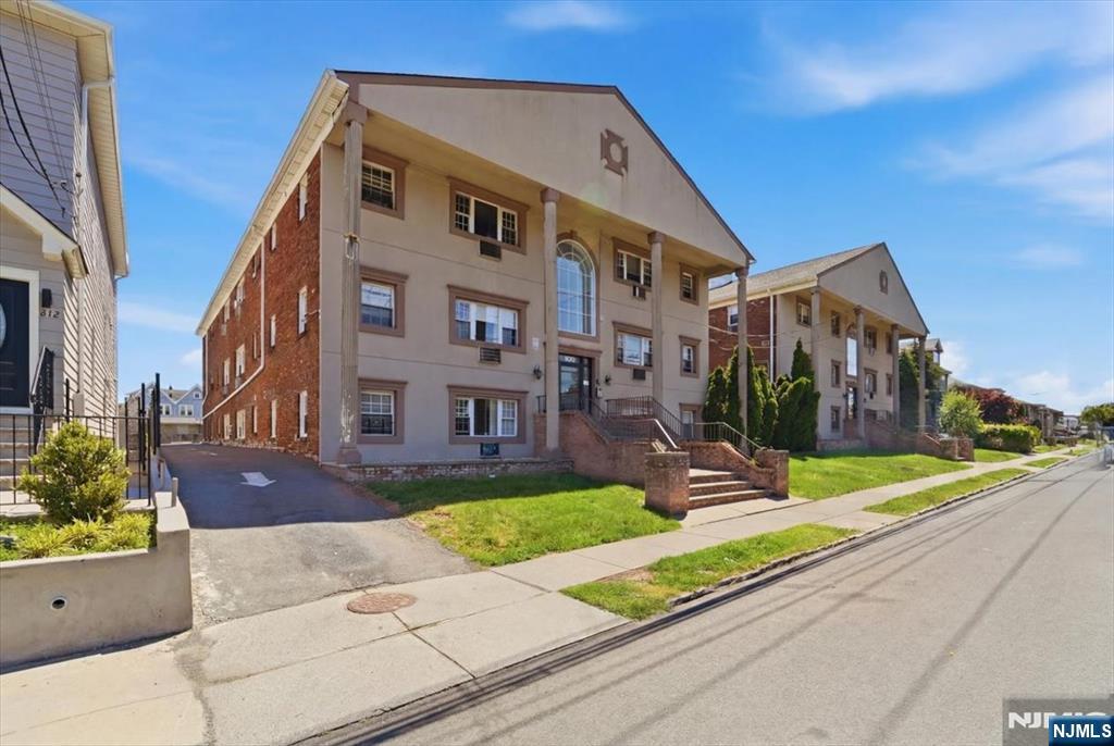 816 W Grand Street 3B - Photo 2