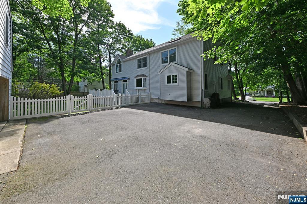 50 Midland Avenue — photo 25
