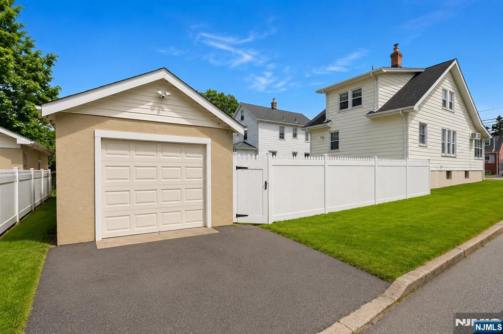 62 Vreeland Avenue