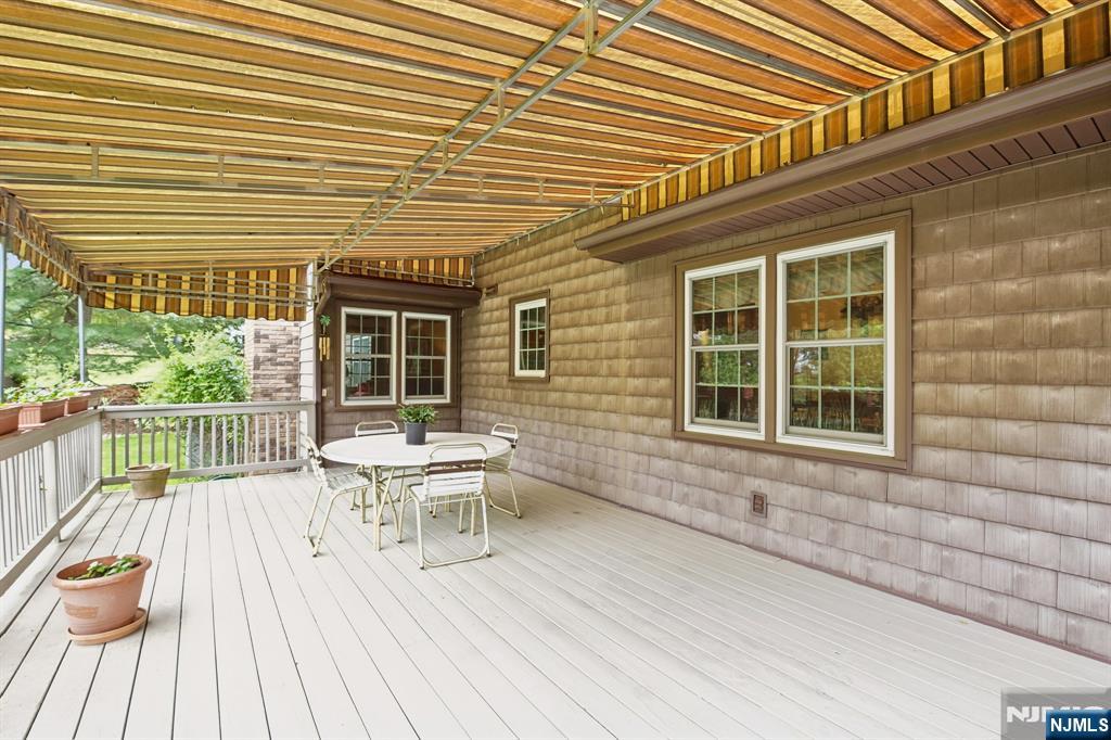 Large Deck w/Canopy