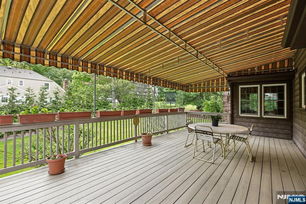 Large Deck facing Yard
