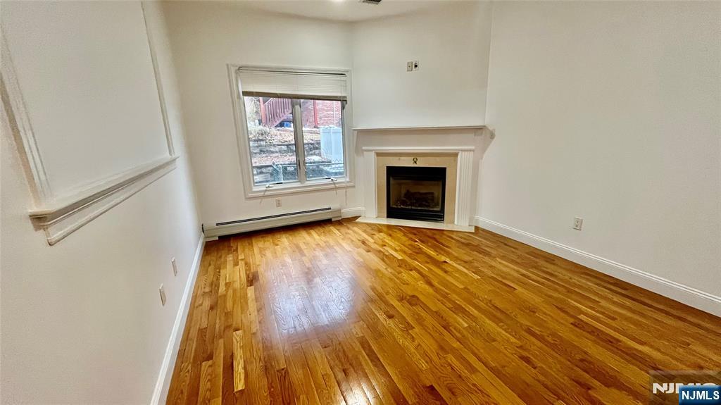 EXTRA ROOM ON !ST FLOOR