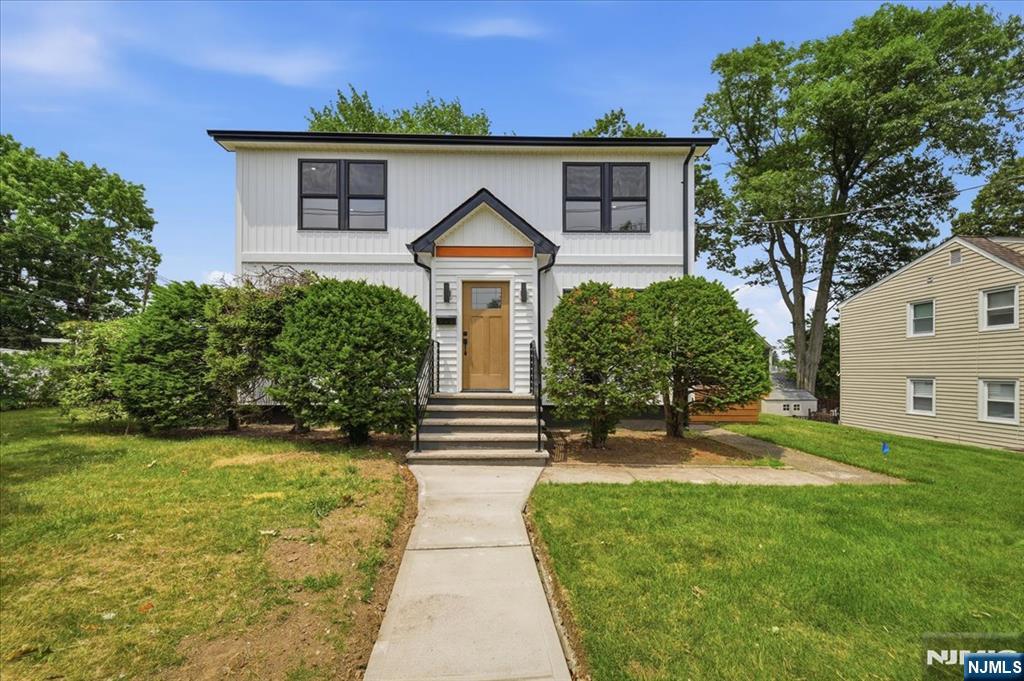 180 Sheridan Avenue - Photo 1