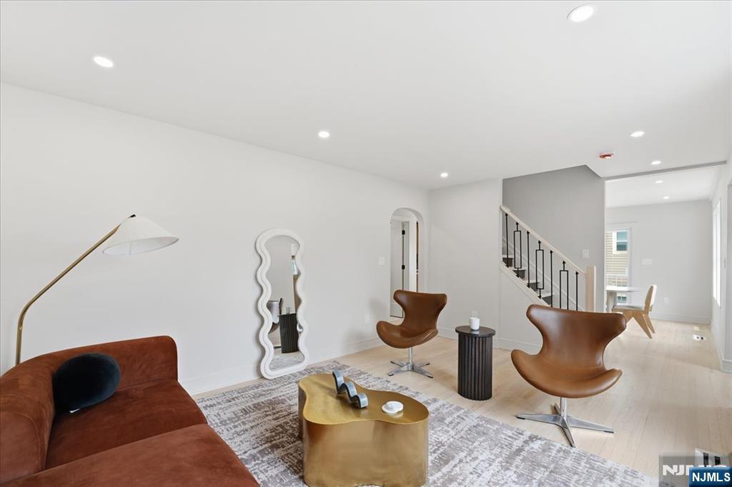180 Sheridan Avenue - Photo 2