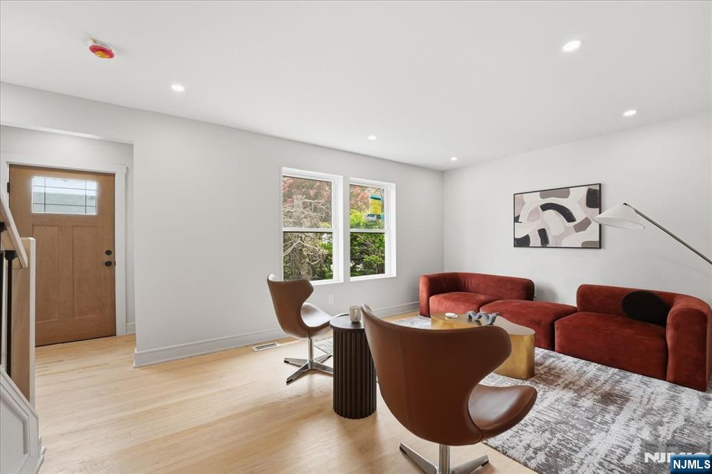 180 Sheridan Avenue - Photo 3