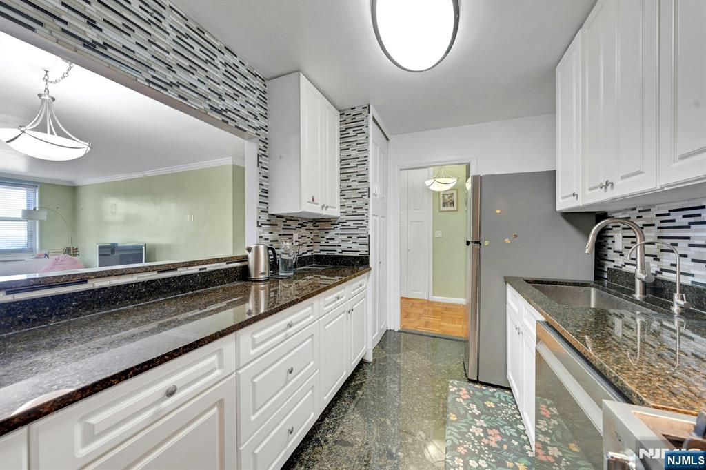 2000 Linwood Avenue 16J - Photo 4