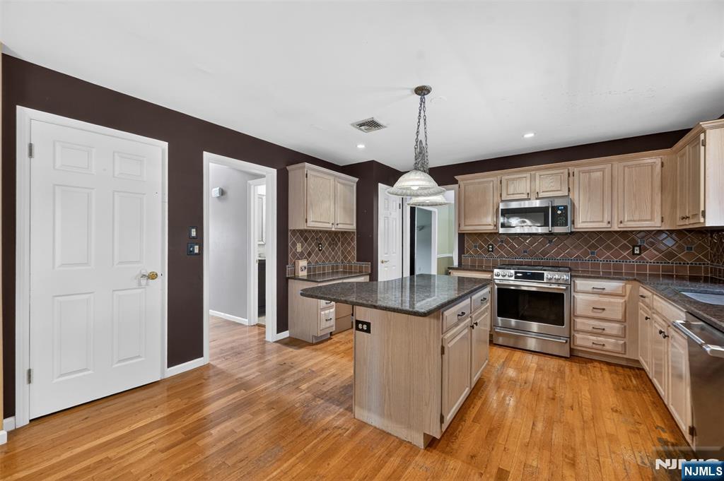 690 William Bliss Drive, New Milford, NJ 07646 Listing Photo  13