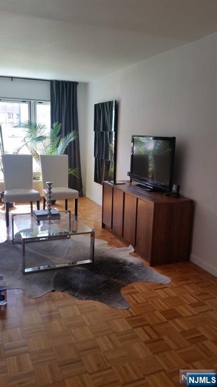 5th image of 1111 River Rd, Edgewater, NJ 07020
