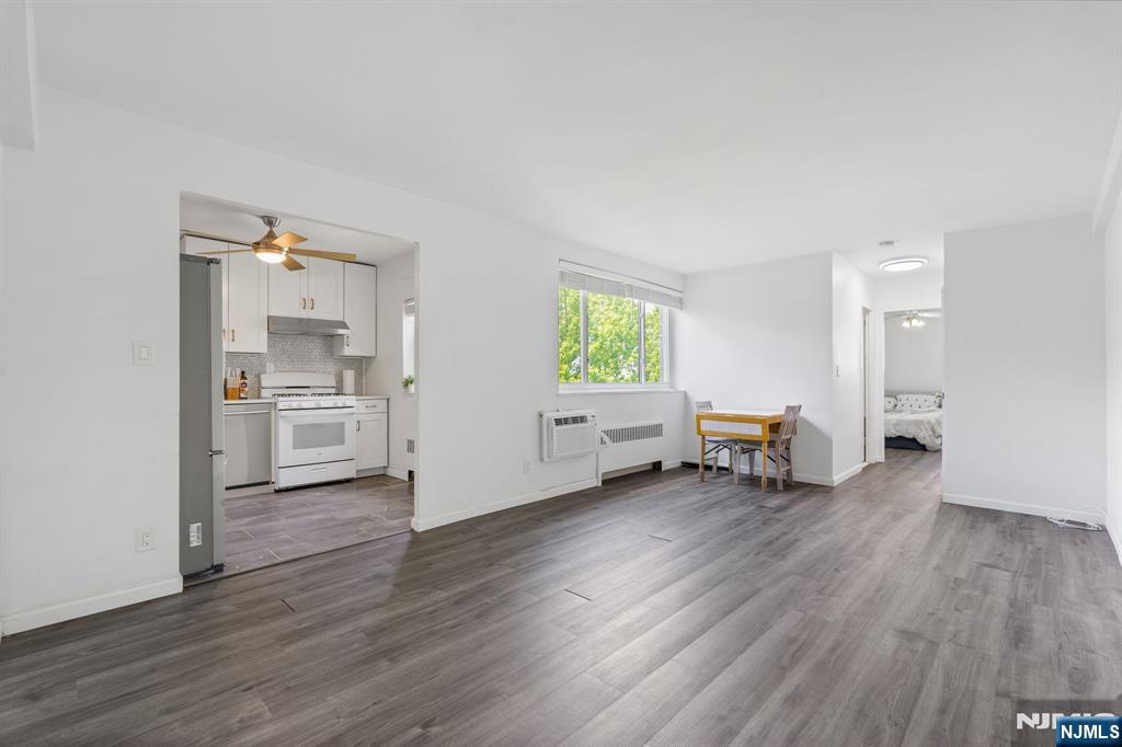 2345 Linwood Avenue 6H - Photo 1