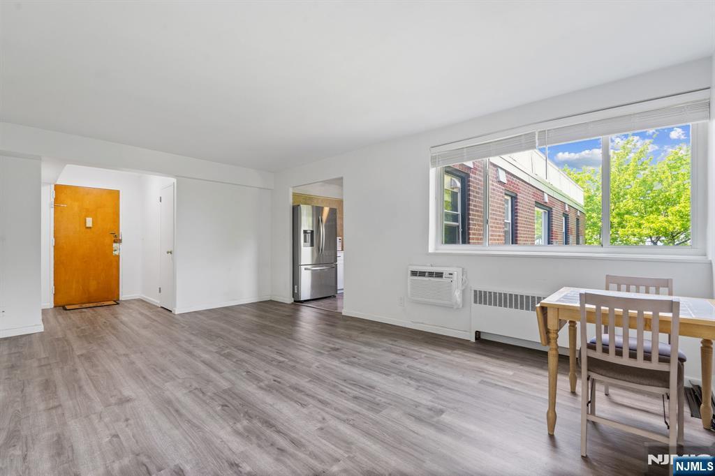2345 Linwood Avenue 6H - Photo 2