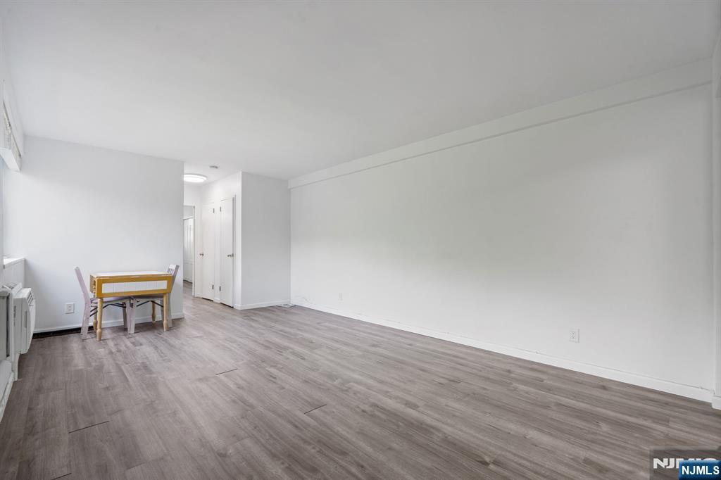 2345 Linwood Avenue 6H - Photo 3