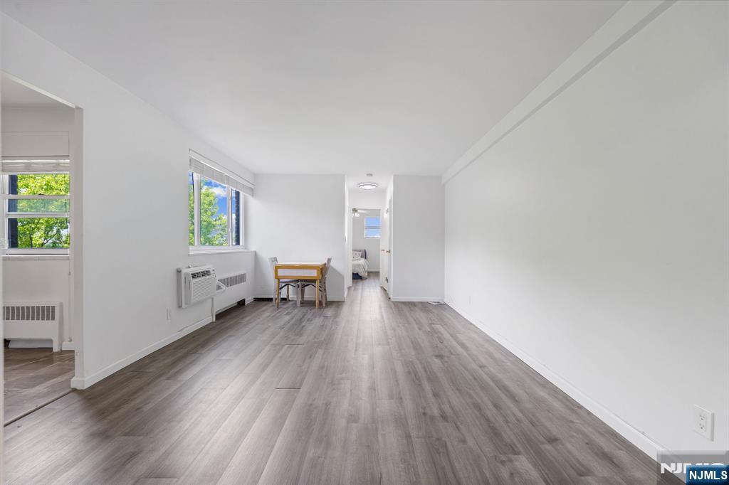 2345 Linwood Avenue 6H - Photo 4
