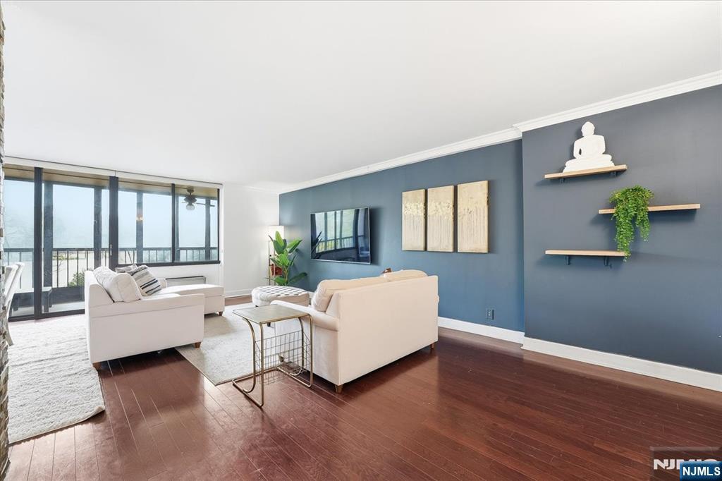 300 Winston Drive L5 - Photo 2