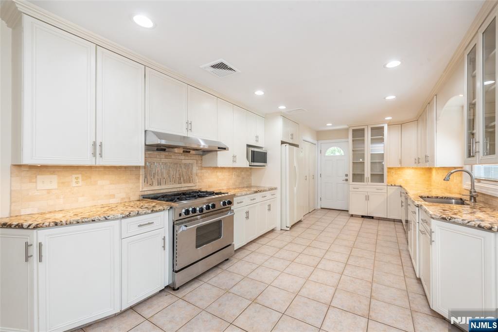 68 Mandeville Drive - Photo 3