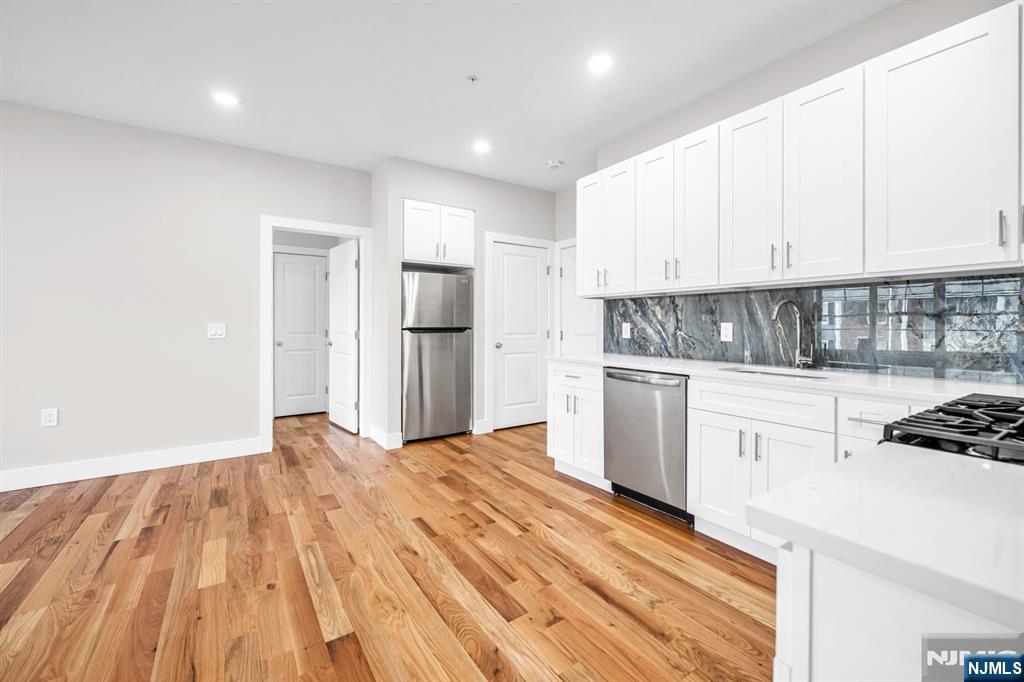 66 Mount Prospect Avenue 15 - Photo 2